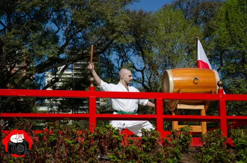 Taiko y bandera de Japón · Enbu en el Jardín Japonés 2024