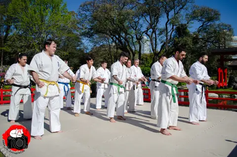 Formación sobre el escenario · Enbu en el Jardín Japonés 2024