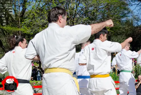 Demostración grupal de técnicas · Enbu en el Jardín Japonés 2024