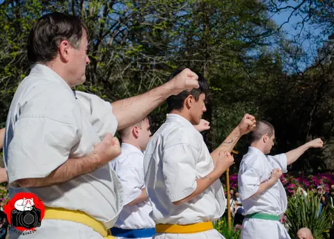 Demostración grupal de técnicas · Enbu en el Jardín Japonés 2024