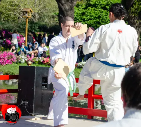 Tameshiwari con tablas · Enbu en el Jardín Japonés 2024
