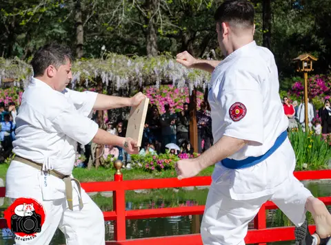 Tameshiwari con tablas · Enbu en el Jardín Japonés 2024