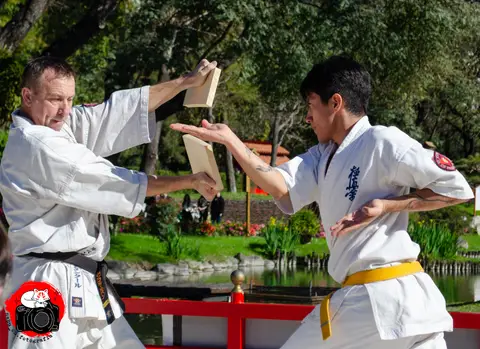 Tameshiwari con tablas · Enbu en el Jardín Japonés 2024