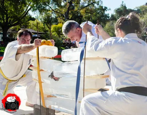 Tameshiwari con barras de hielo · Enbu en el Jardín Japonés 2024